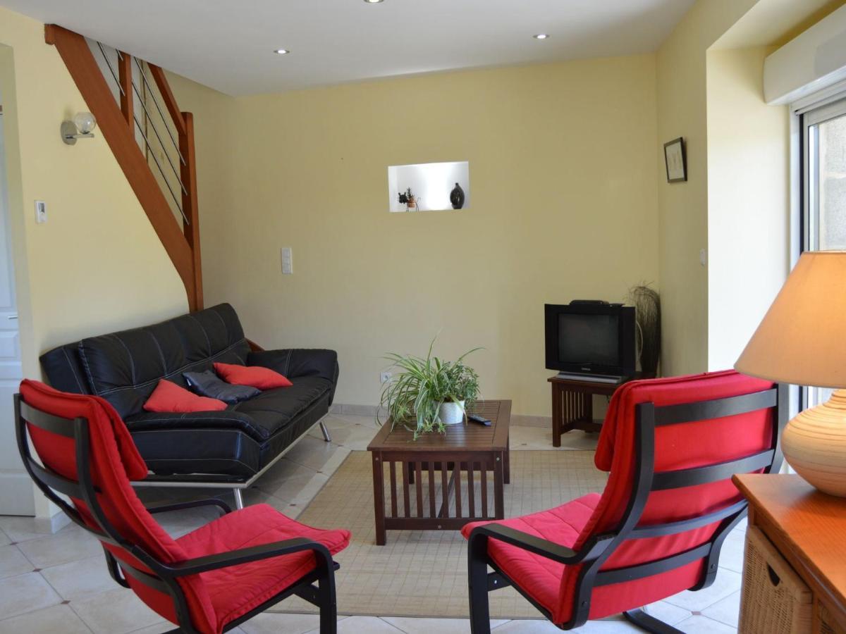 Cosy Chalet With Private Garden In Normandy Isigny-le-Buat Exterior photo
